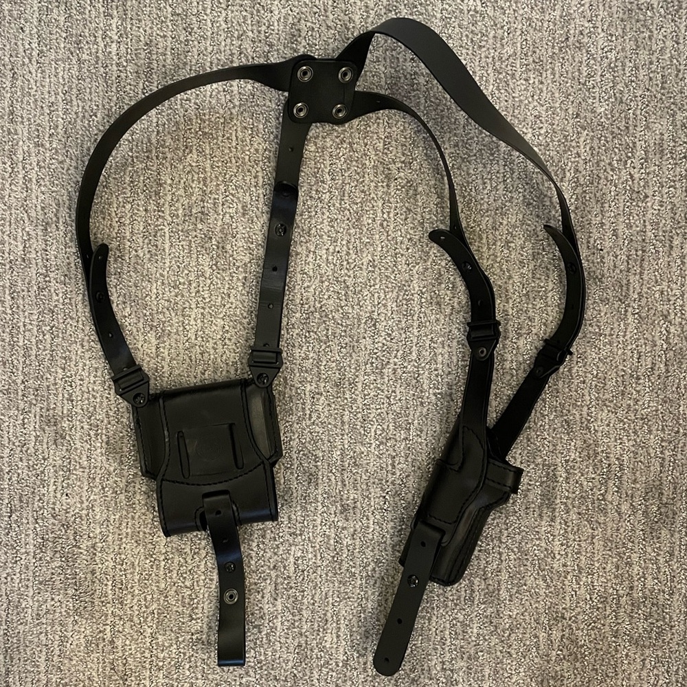 Vertical Shoulder Holster Rig Without Holster - image 2